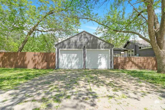 320 S Manhattan Avenue, Manhattan, KS 66502