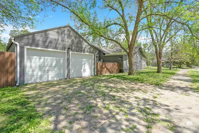 320 S Manhattan Avenue, Manhattan, KS 66502