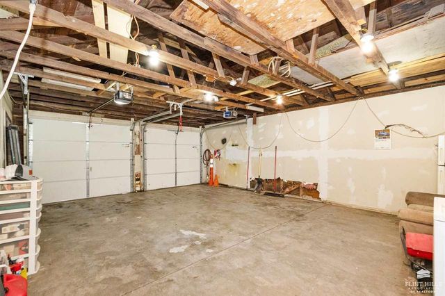 320 S Manhattan Avenue, Manhattan, KS 66502