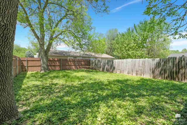 320 S Manhattan Avenue, Manhattan, KS 66502