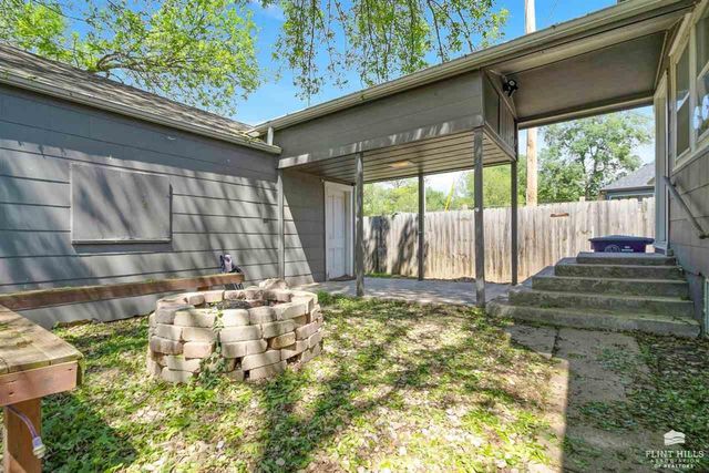 320 S Manhattan Avenue, Manhattan, KS 66502