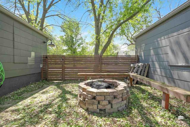 320 S Manhattan Avenue, Manhattan, KS 66502