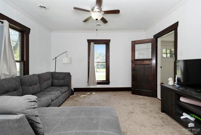 320 S Manhattan Avenue, Manhattan, KS 66502