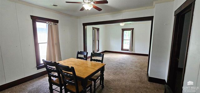 320 S Manhattan Avenue, Manhattan, KS 66502