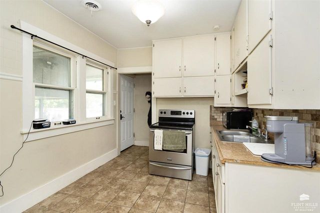 320 S Manhattan Avenue, Manhattan, KS 66502