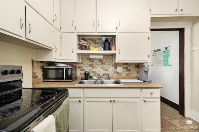 320 S Manhattan Avenue, Manhattan, KS 66502