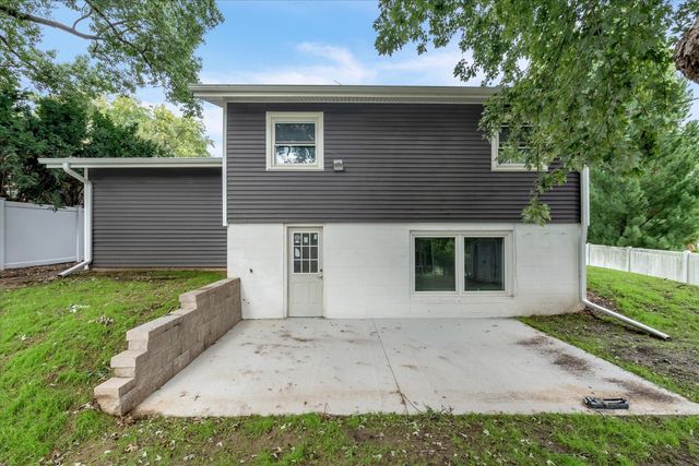 1415 Fairlane Drive, Bettendorf, IA 52722