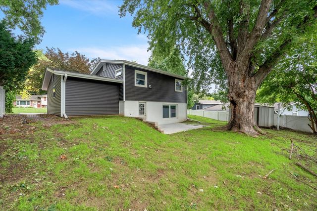 1415 Fairlane Drive, Bettendorf, IA 52722
