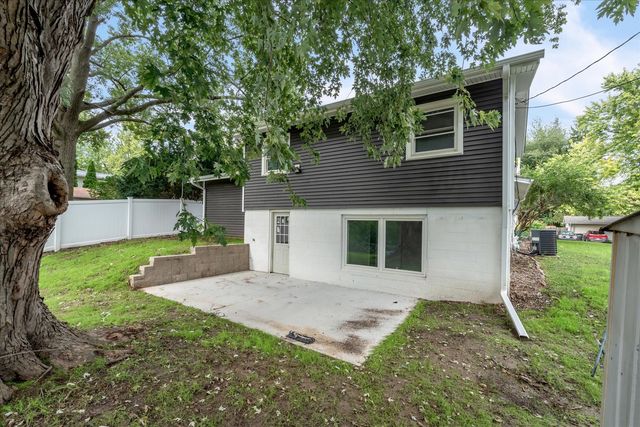 1415 Fairlane Drive, Bettendorf, IA 52722