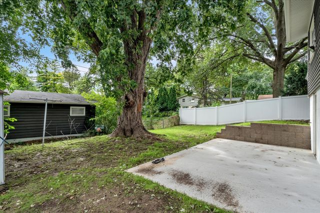 1415 Fairlane Drive, Bettendorf, IA 52722