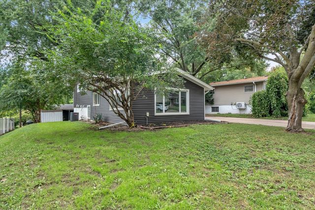 1415 Fairlane Drive, Bettendorf, IA 52722