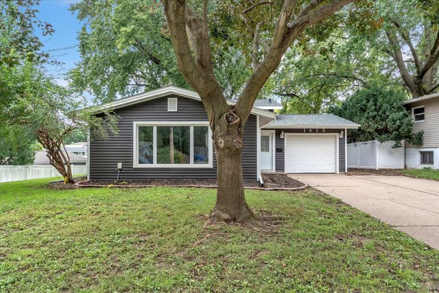 1415 Fairlane Drive, Bettendorf, IA 52722