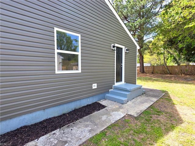 303 Bunche BLVD, Portsmouth, VA 23701