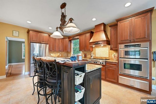 254 Wilson Avenue, Paramus, NJ 07652