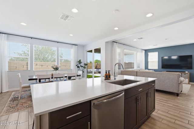 8324 E Paloma Avenue, Mesa, AZ 85212
