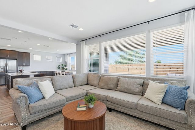 8324 E Paloma Avenue, Mesa, AZ 85212