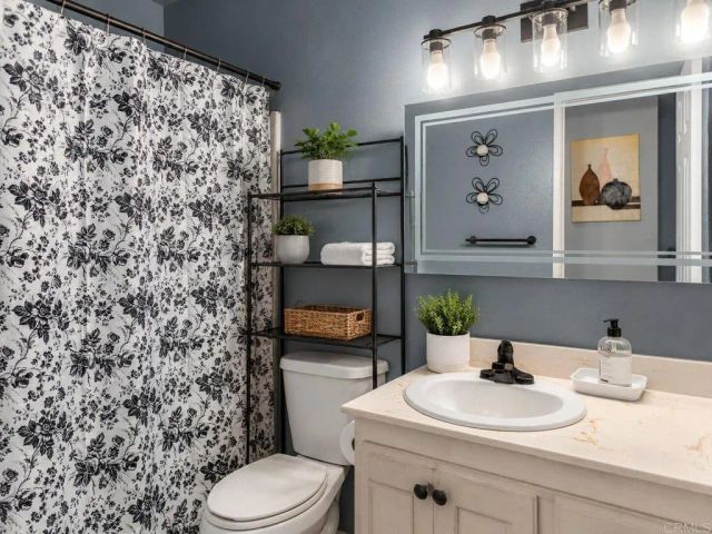 1650 Lisa Avenue, Vista, CA 92084