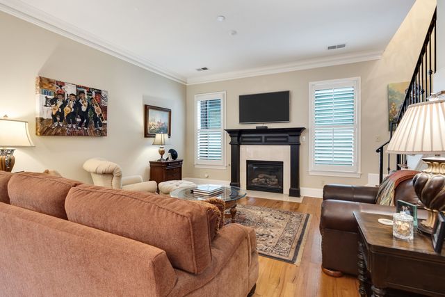 3011 OAKLEIGH MANOR LN, Germantown, TN 38138