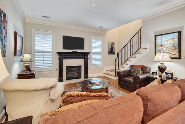 3011 OAKLEIGH MANOR LN, Germantown, TN 38138