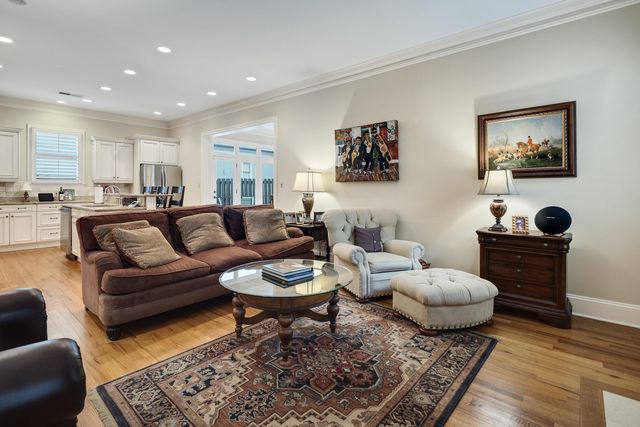 3011 OAKLEIGH MANOR LN, Germantown, TN 38138