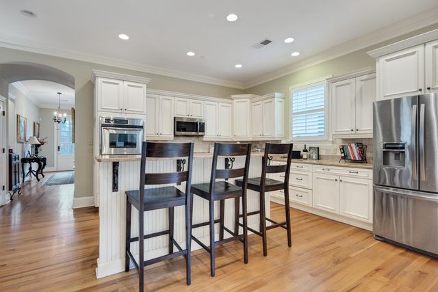 3011 OAKLEIGH MANOR LN, Germantown, TN 38138