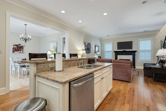 3011 OAKLEIGH MANOR LN, Germantown, TN 38138