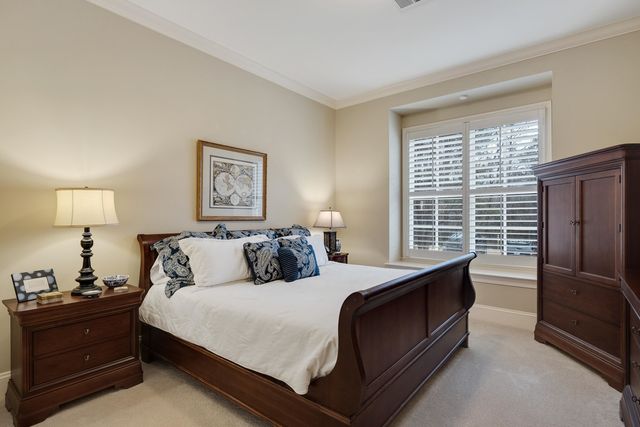 3011 OAKLEIGH MANOR LN, Germantown, TN 38138