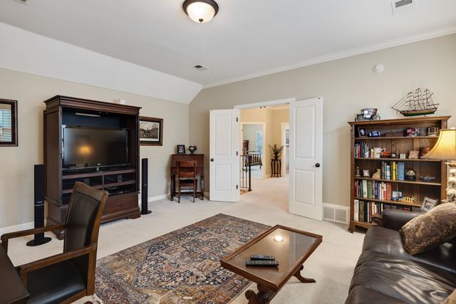 3011 OAKLEIGH MANOR LN, Germantown, TN 38138