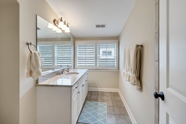 3011 OAKLEIGH MANOR LN, Germantown, TN 38138