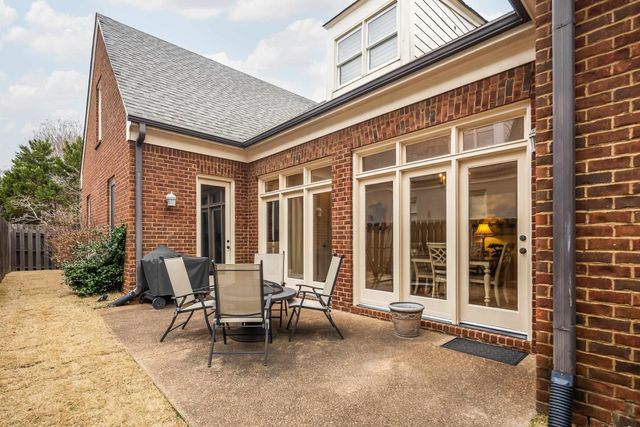 3011 OAKLEIGH MANOR LN, Germantown, TN 38138