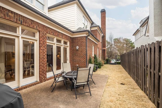 3011 OAKLEIGH MANOR LN, Germantown, TN 38138