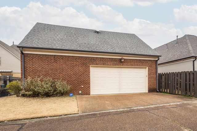 3011 OAKLEIGH MANOR LN, Germantown, TN 38138