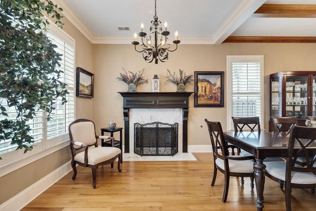 3011 OAKLEIGH MANOR LN, Germantown, TN 38138