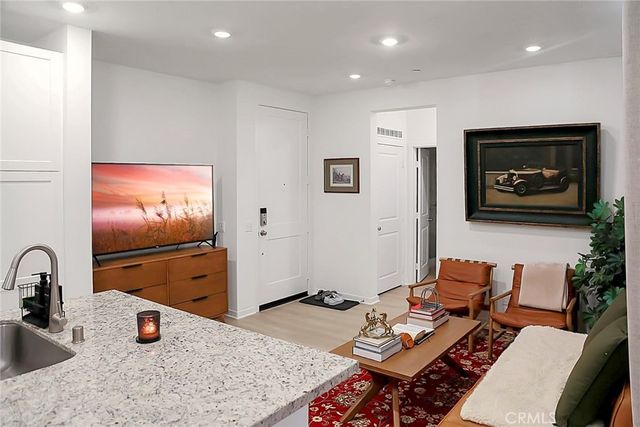 960 N Tangent Privado 303, Ontario, CA 91764