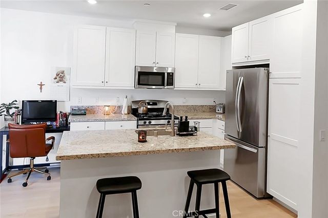 960 N Tangent Privado 303, Ontario, CA 91764