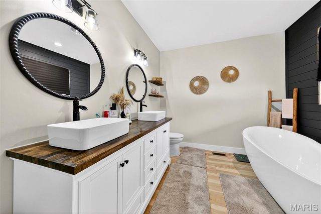 1870 Highway K, St Clair, MO 63077