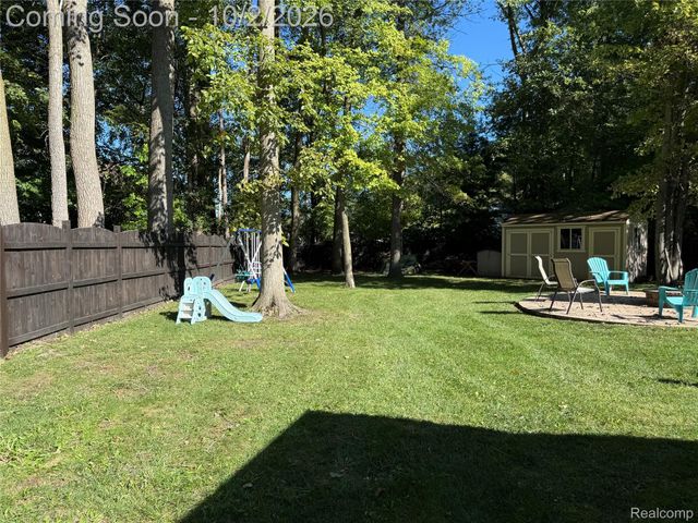 27210 Maple Wood Drive, Brownstown Charter Township, MI 48174