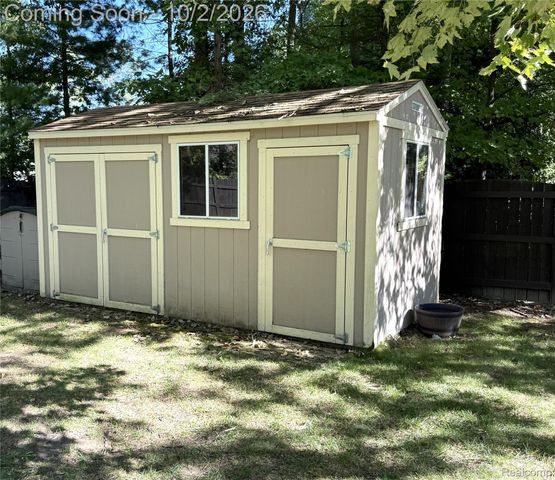 27210 Maple Wood Drive, Brownstown Charter Township, MI 48174