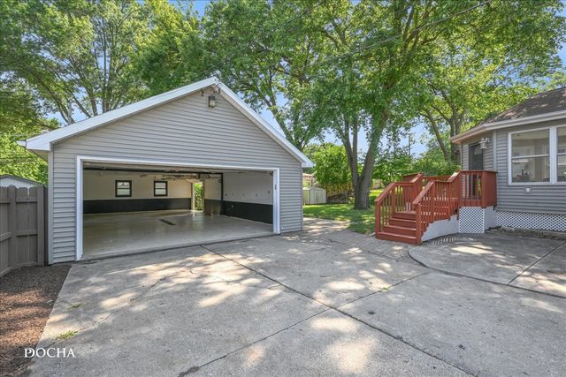 312 Oak Street, North Aurora, IL 60542