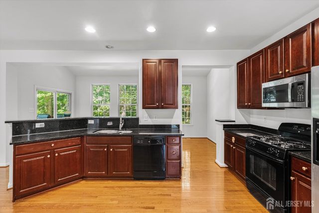 406 Arnold Drive, Florence, NJ 08518