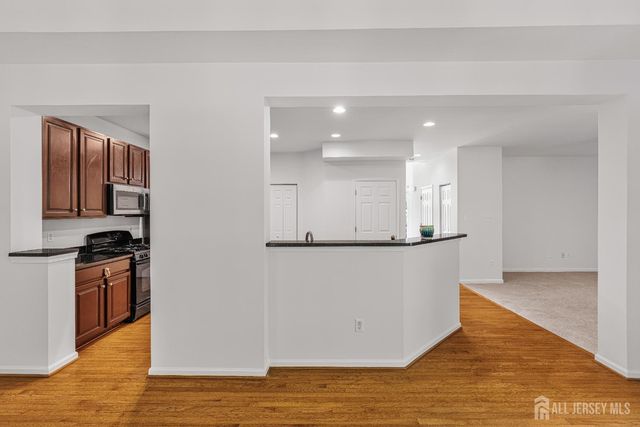 406 Arnold Drive, Florence, NJ 08518