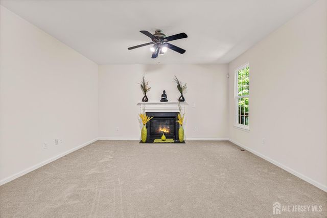 406 Arnold Drive, Florence, NJ 08518