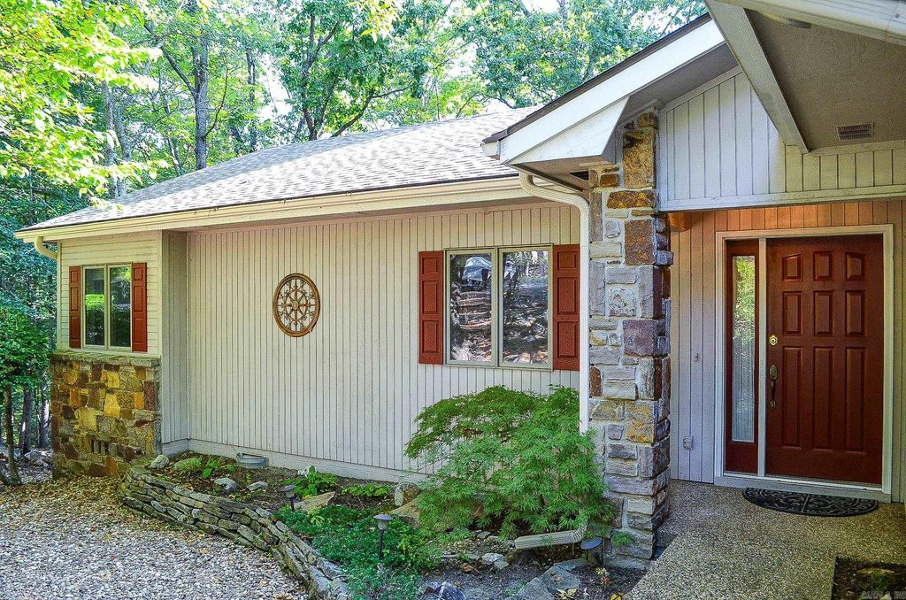 10 Alarcon Way, Hot Springs Village, AR 71909