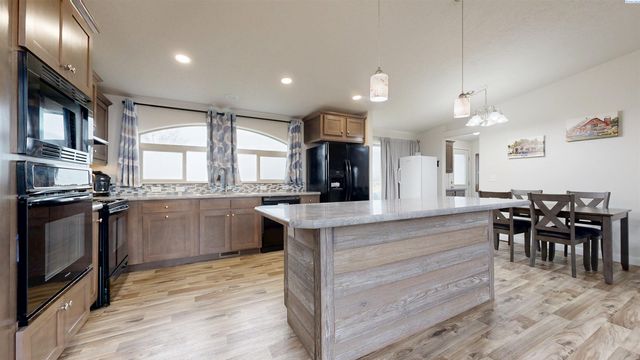 84303 N 451 Pr Ne, West Richland, WA 99353