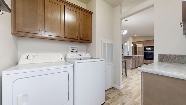 84303 N 451 Pr Ne, West Richland, WA 99353