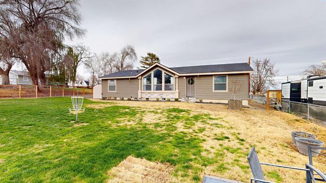 84303 N 451 Pr Ne, West Richland, WA 99353