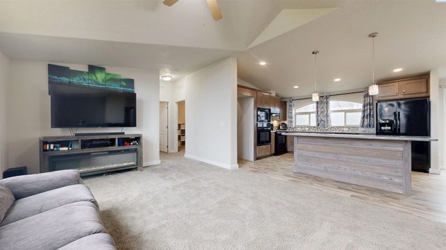 84303 N 451 Pr Ne, West Richland, WA 99353