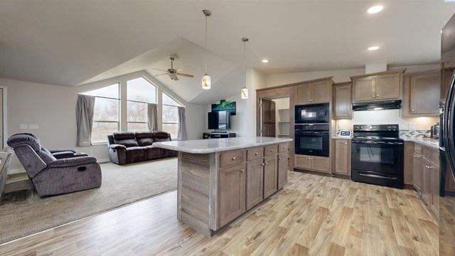 84303 N 451 Pr Ne, West Richland, WA 99353
