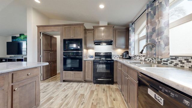 84303 N 451 Pr Ne, West Richland, WA 99353