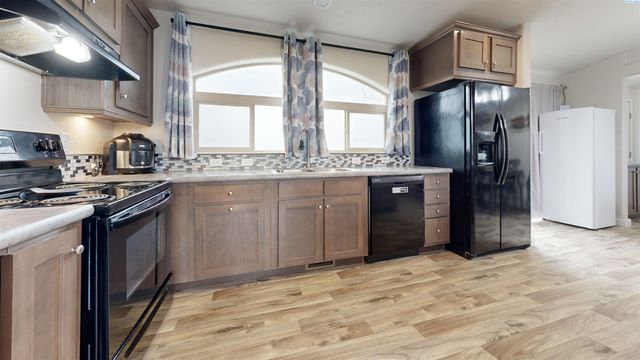 84303 N 451 Pr Ne, West Richland, WA 99353